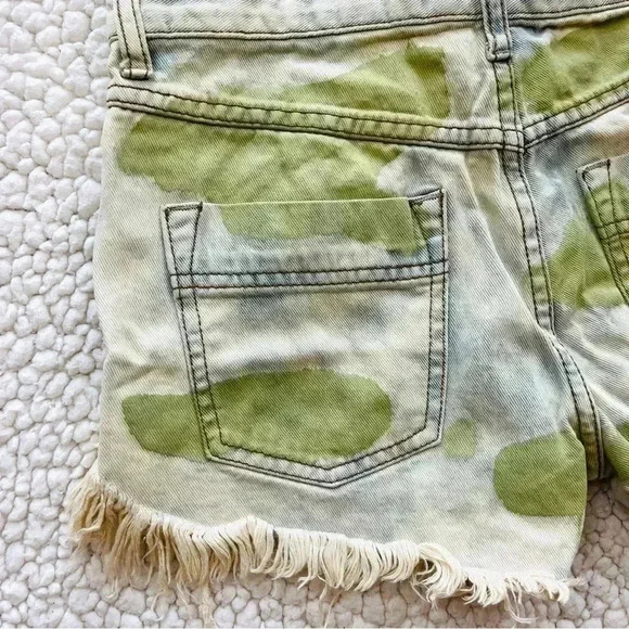 Free People Green Camouflage Embrllish Cheeky Distress Fray Jean Shorts Size 25 - Picture 7 of 13